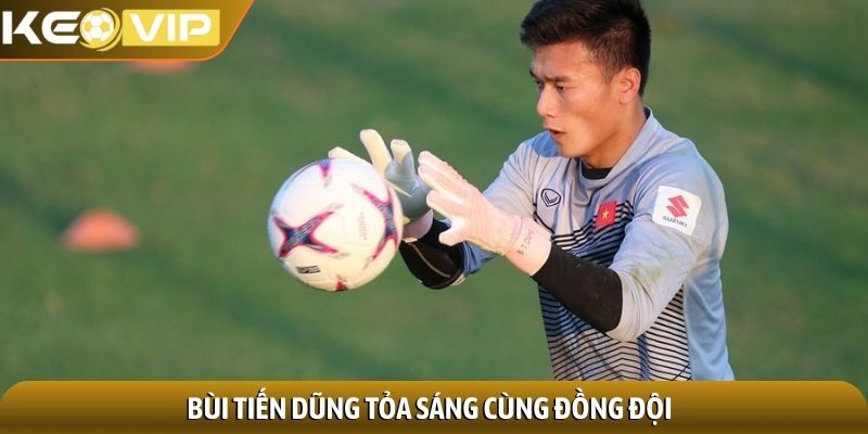 Bùi Tiến Dũng tỏa sáng cùng đồng đội 